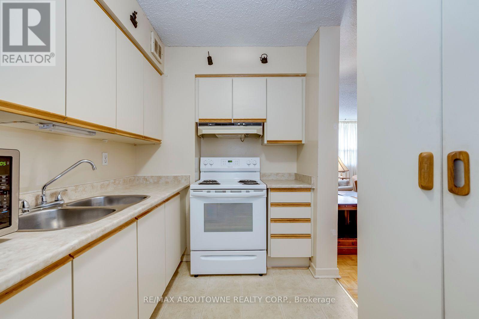 906 - 212 Kerr Street, Oakville, Ontario  L6K 3B1 - Photo 30 - W13773690