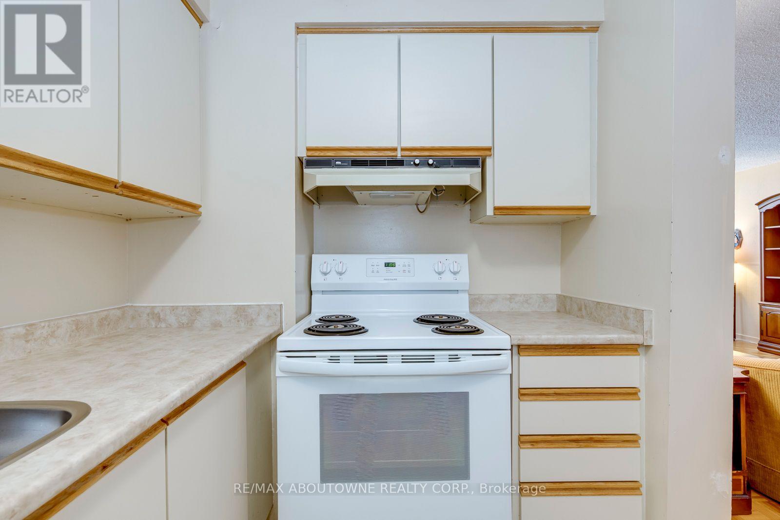 906 - 212 Kerr Street, Oakville, Ontario  L6K 3B1 - Photo 32 - W13773690