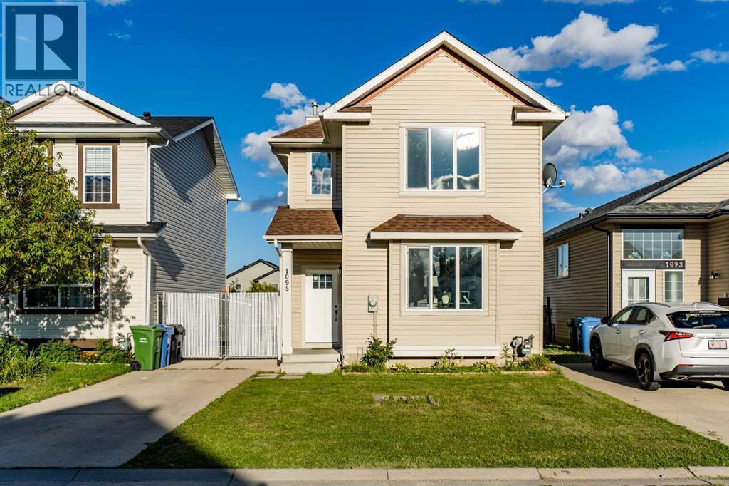 1095 Bridlemeadows Manor Sw, Calgary, Alberta  T2Y 4L1 - Photo 1 - A2342873
