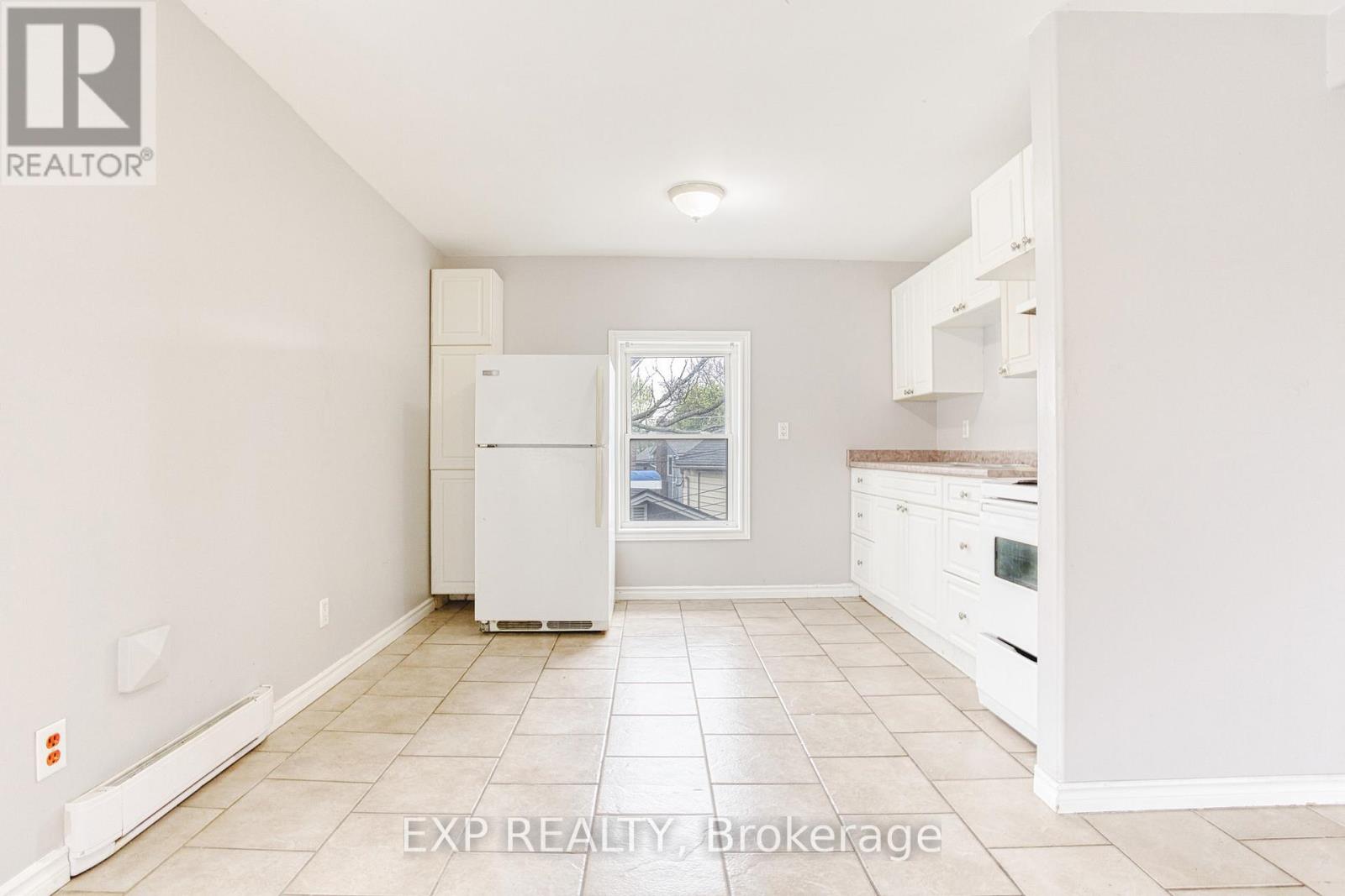 Upper - 206 Church Street, St. Catharines, Ontario  L2R 3E9 - Photo 3 - X13773684