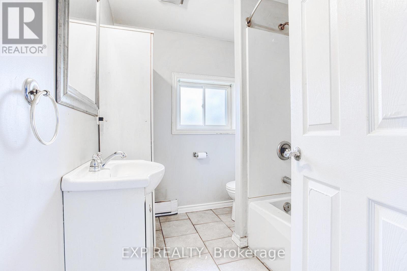 Upper - 206 Church Street, St. Catharines, Ontario  L2R 3E9 - Photo 8 - X13773684