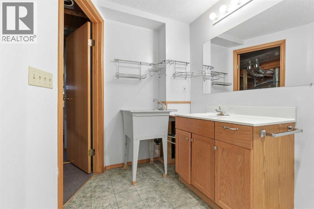 463 23 Avenue NW, Calgary, Alberta  T2M 1S5 - Photo 35 - A2340984
