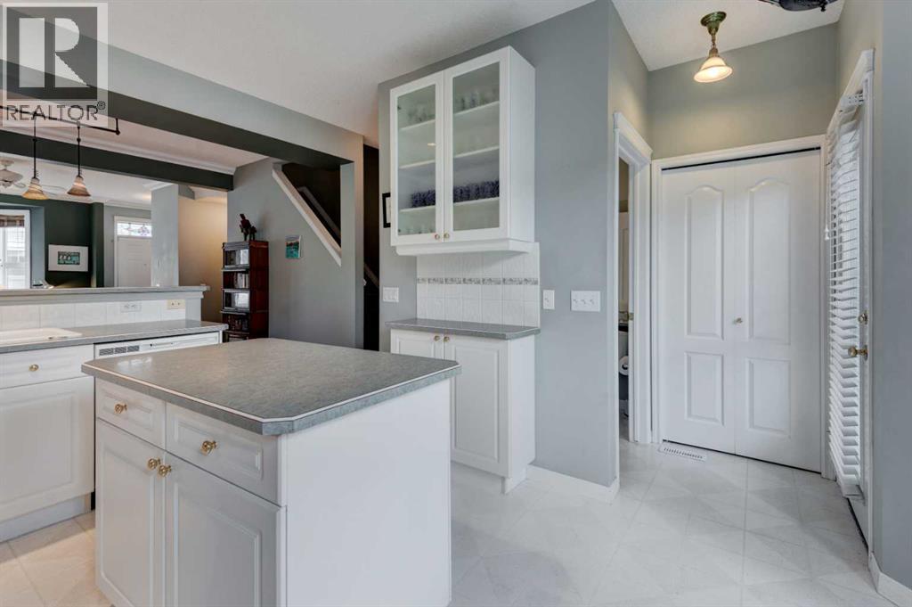 46 Prestwick Gardens Se, Calgary, Alberta T2Z 3V3 - Photo 13 - A2342528