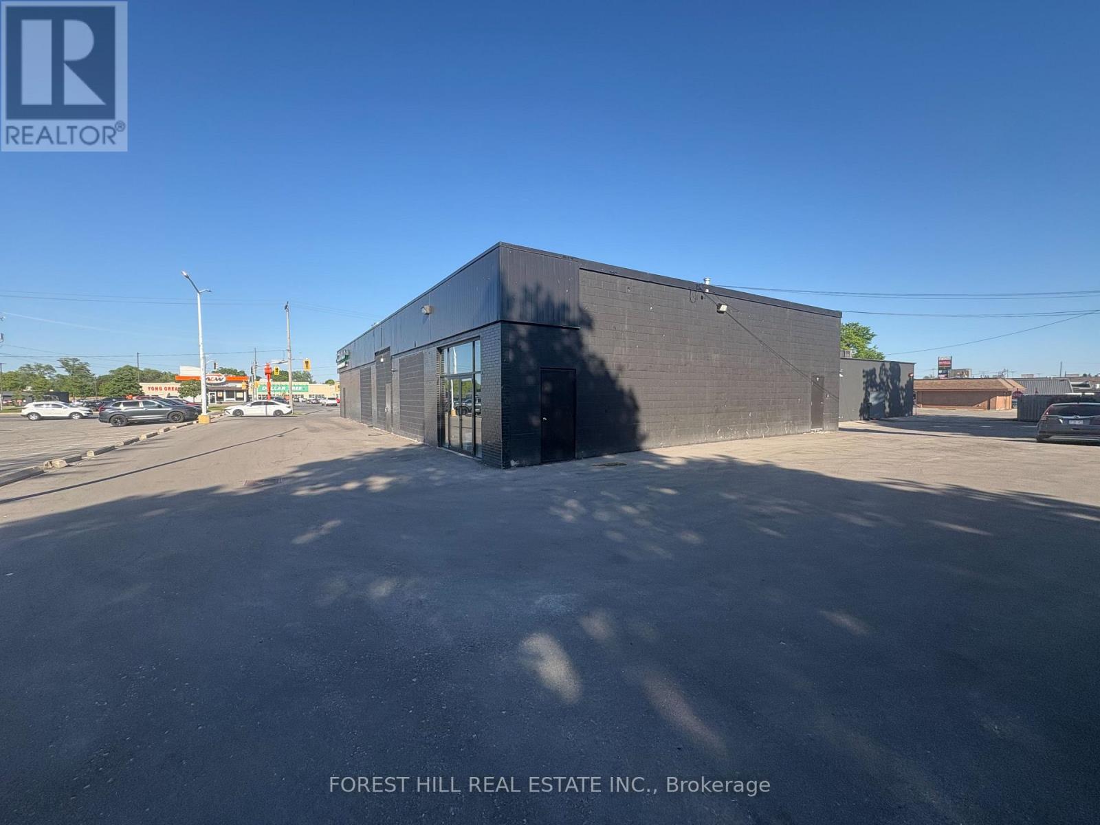 3 - 61 KING GEORGE ROAD Brantford, ON N3R 5K2