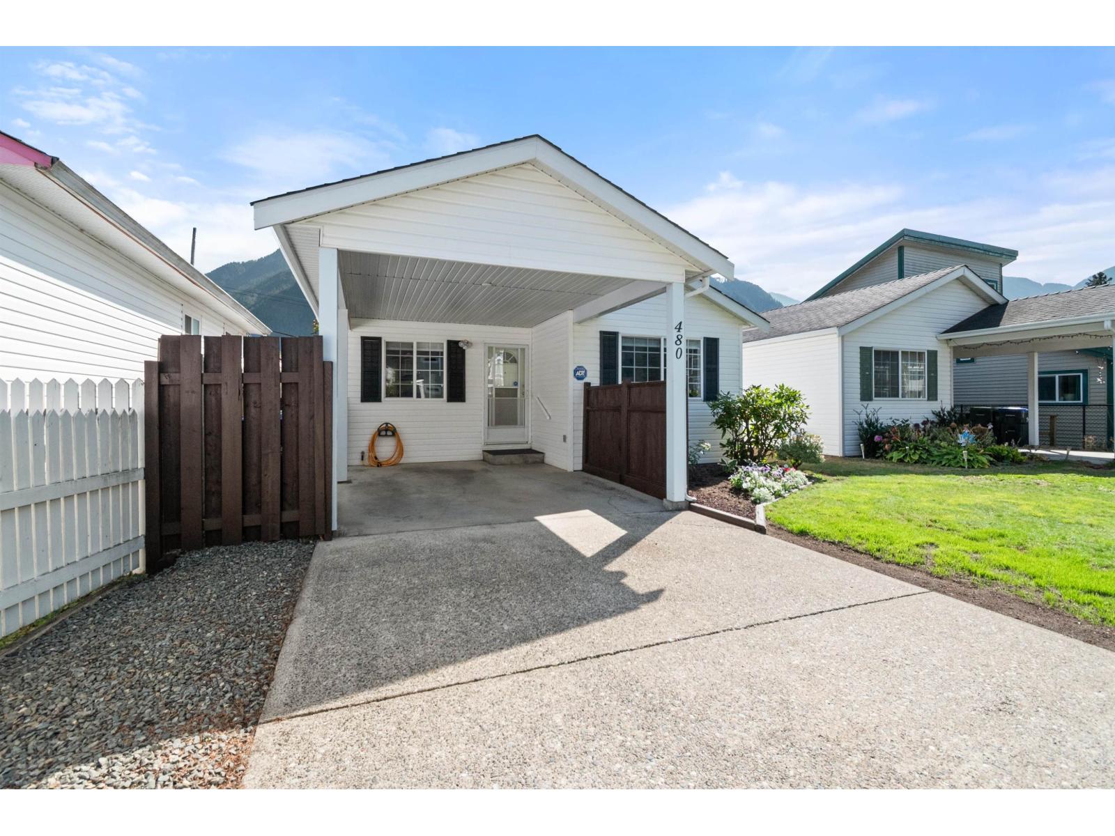 480 Coquihalla Street, Hope, Hope, British Columbia  V0X 1L0 - Photo 1 - R3162313