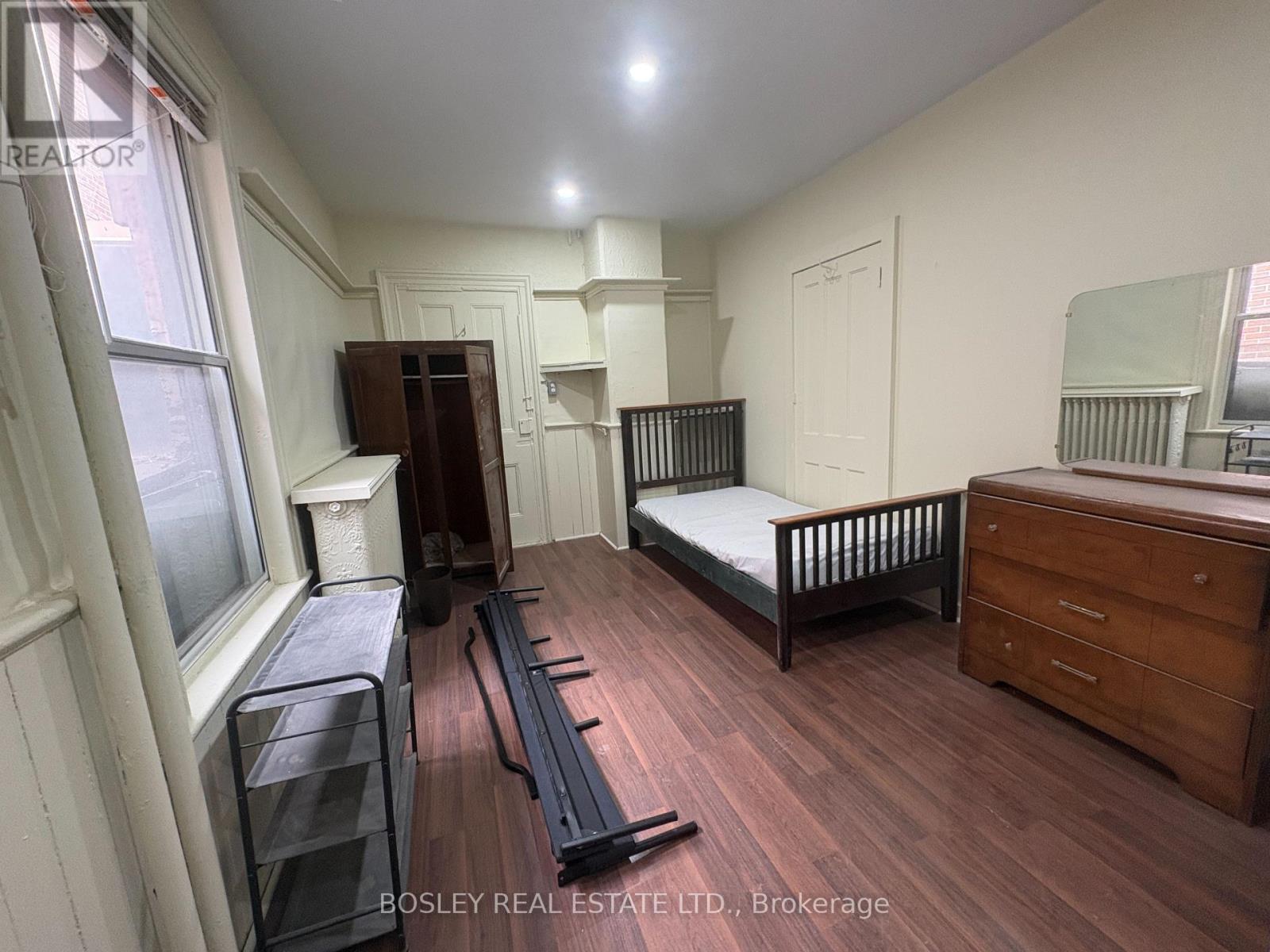 Main - 14 D'arcy Street, Toronto, Ontario  M5T 1J7 - Photo 2 - C13773844