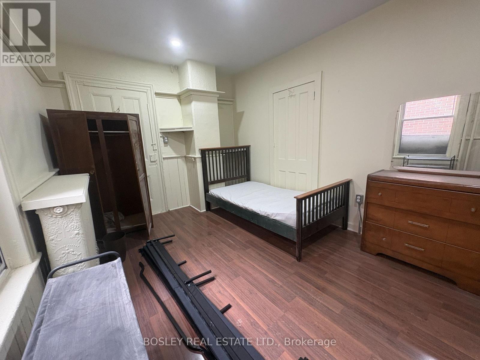 Main - 14 D'arcy Street, Toronto, Ontario  M5T 1J7 - Photo 4 - C13773844