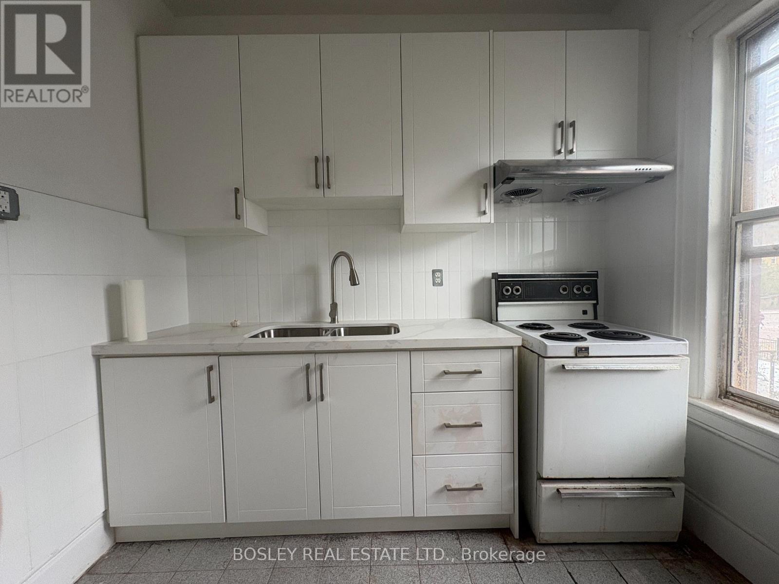 Upper - 14 D'arcy Street, Toronto, Ontario  M5T 1J7 - Photo 4 - C13774050