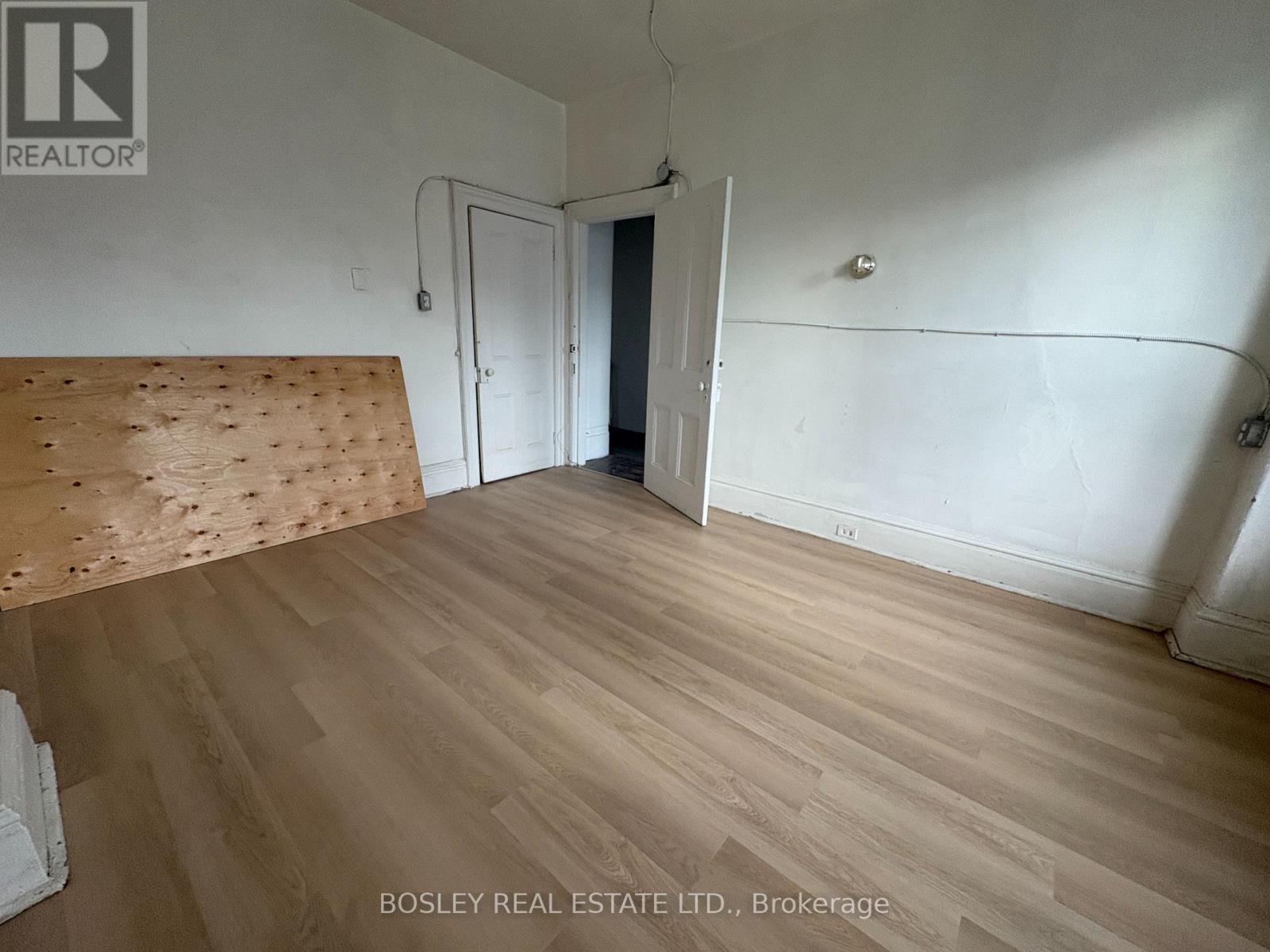 Upper - 14 D'arcy Street, Toronto, Ontario  M5T 1J7 - Photo 9 - C13774050
