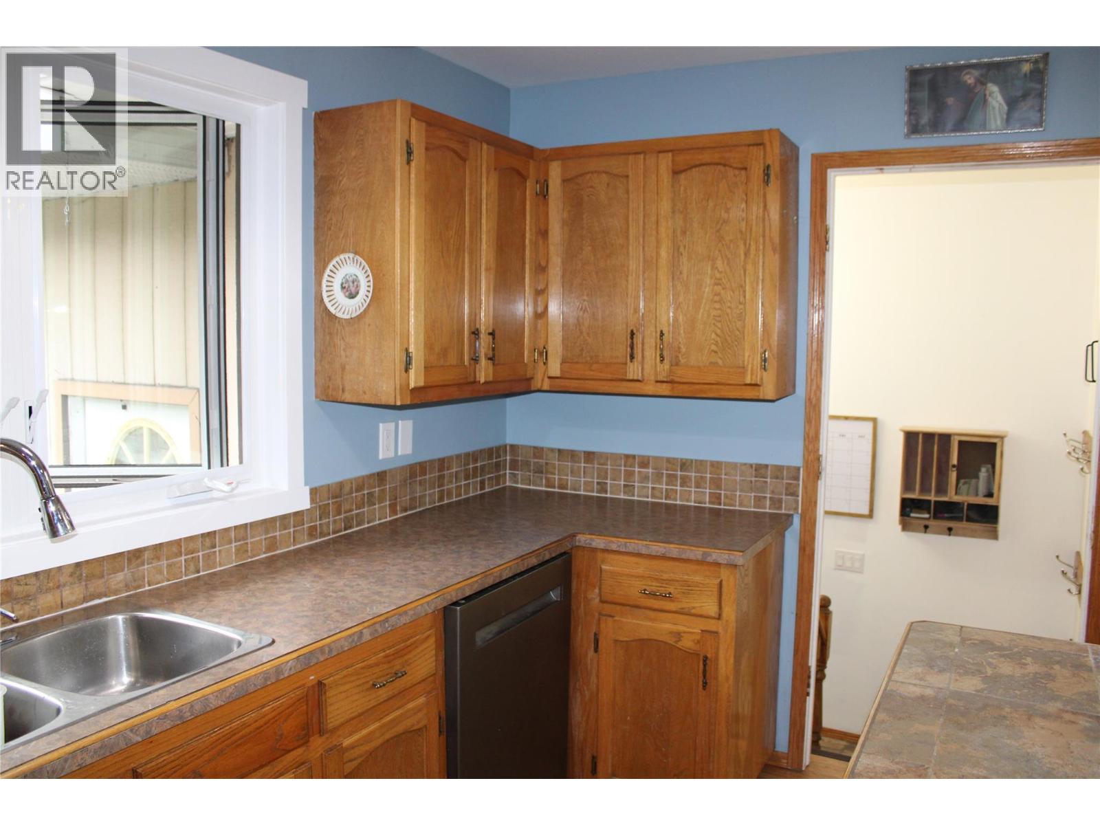 733 Fording Drive, Elkford, British Columbia V0B 1H0 - Photo 6 - 10400549