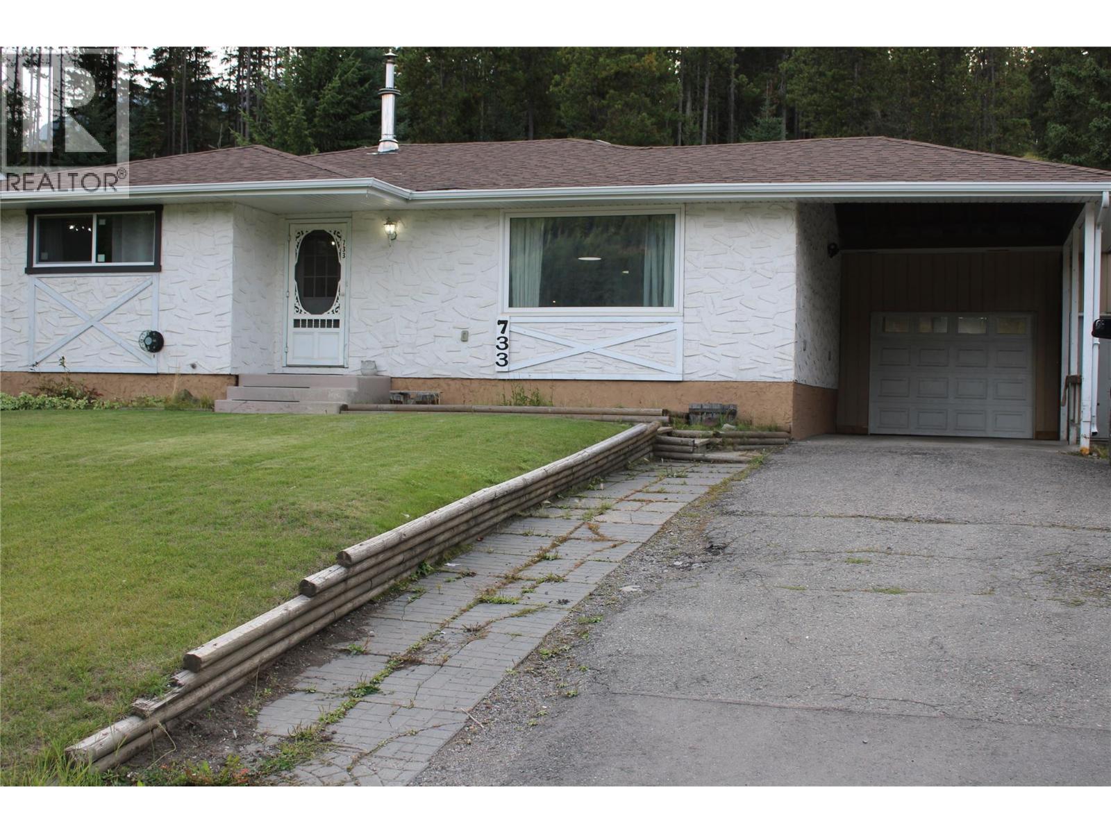 733 Fording Drive, Elkford, British Columbia V0B 1H0 - Photo 2 - 10400549