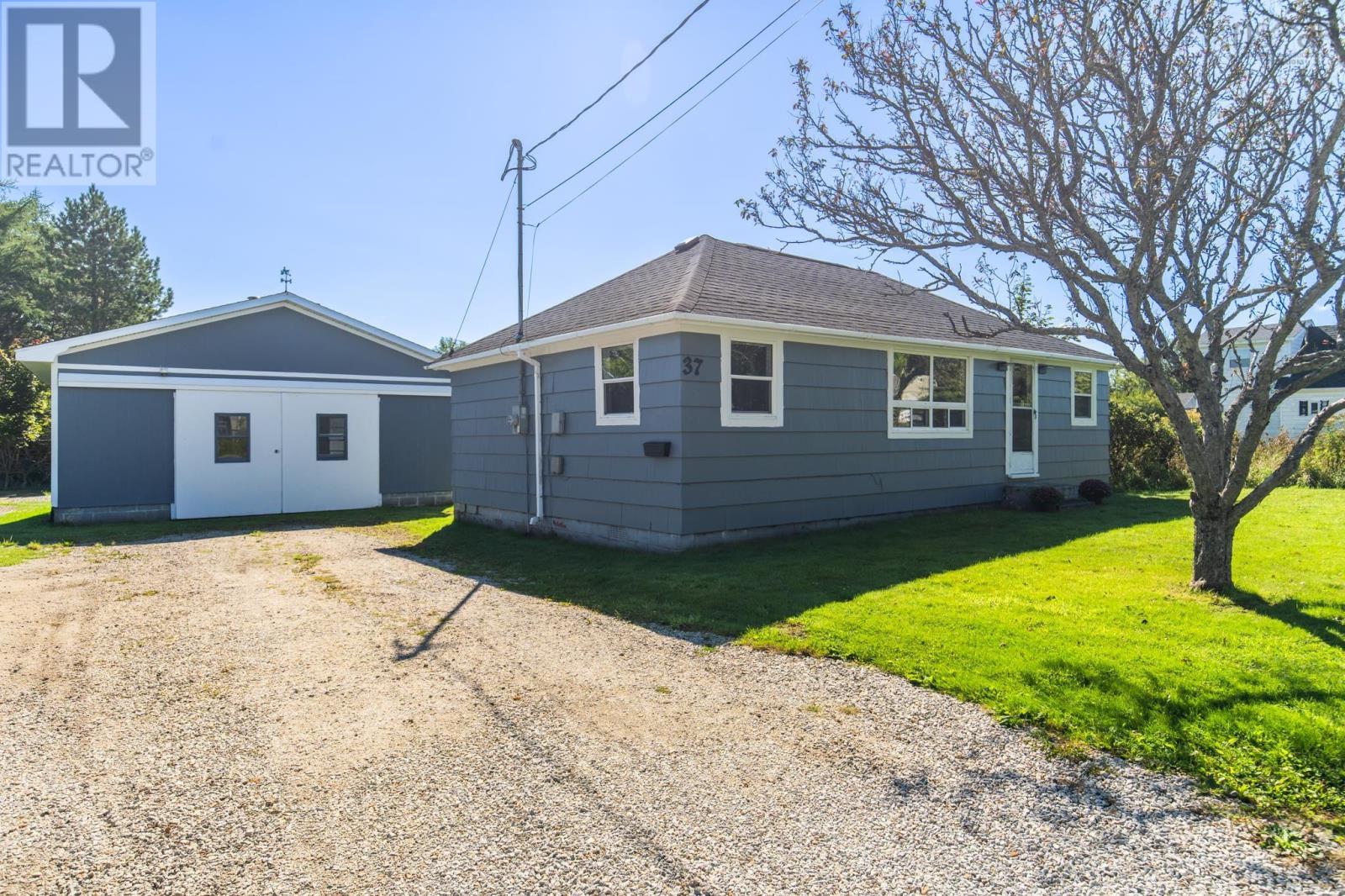 37 Pleasant Street, Yarmouth, Nova Scotia