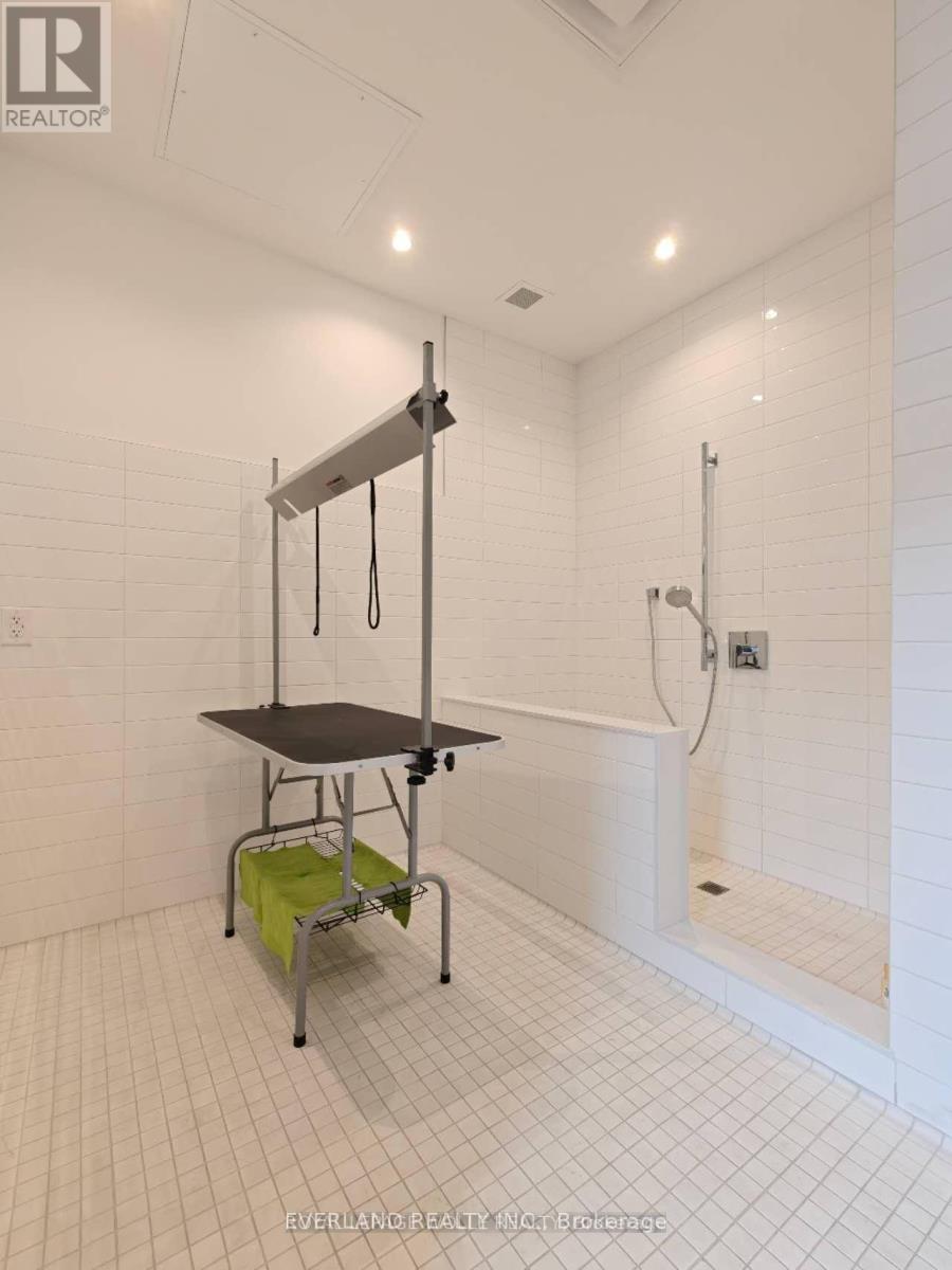 2205 - 4010 Eglinton Avenue W, Toronto, Ontario  M9A 0G5 - Photo 4 - W13774048