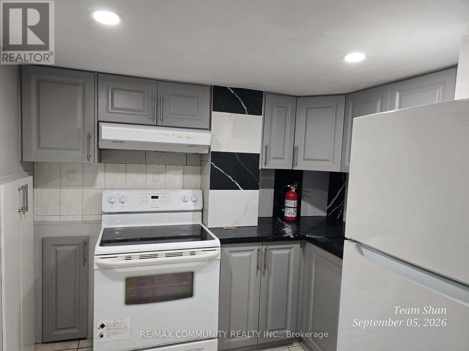 94 Reed Drive, Ajax, Ontario  L1S 6T6 - Photo 3 - E13774090