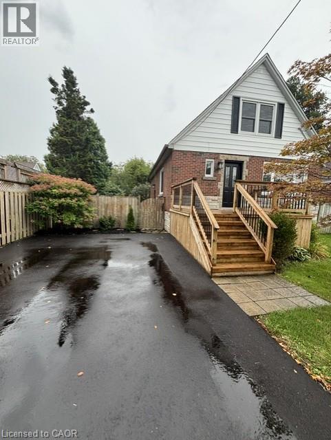 46 DELEVAN Crescent