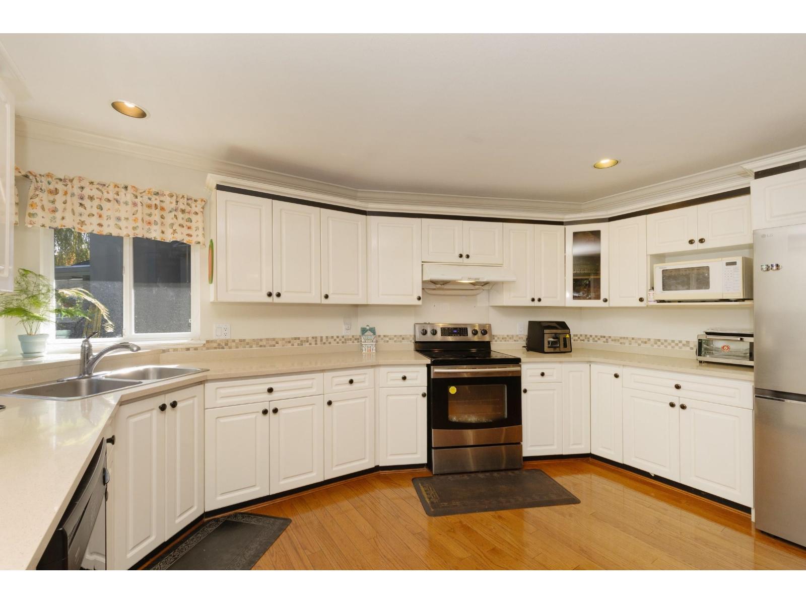 15898 99a Avenue, Surrey, British Columbia  V4N 2A7 - Photo 14 - R3162024
