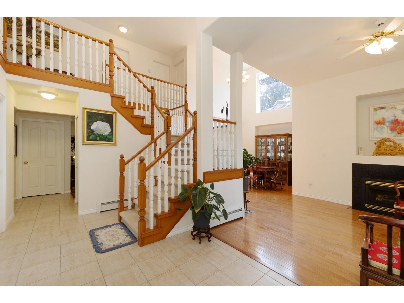 15898 99a Avenue, Surrey, British Columbia  V4N 2A7 - Photo 2 - R3162024