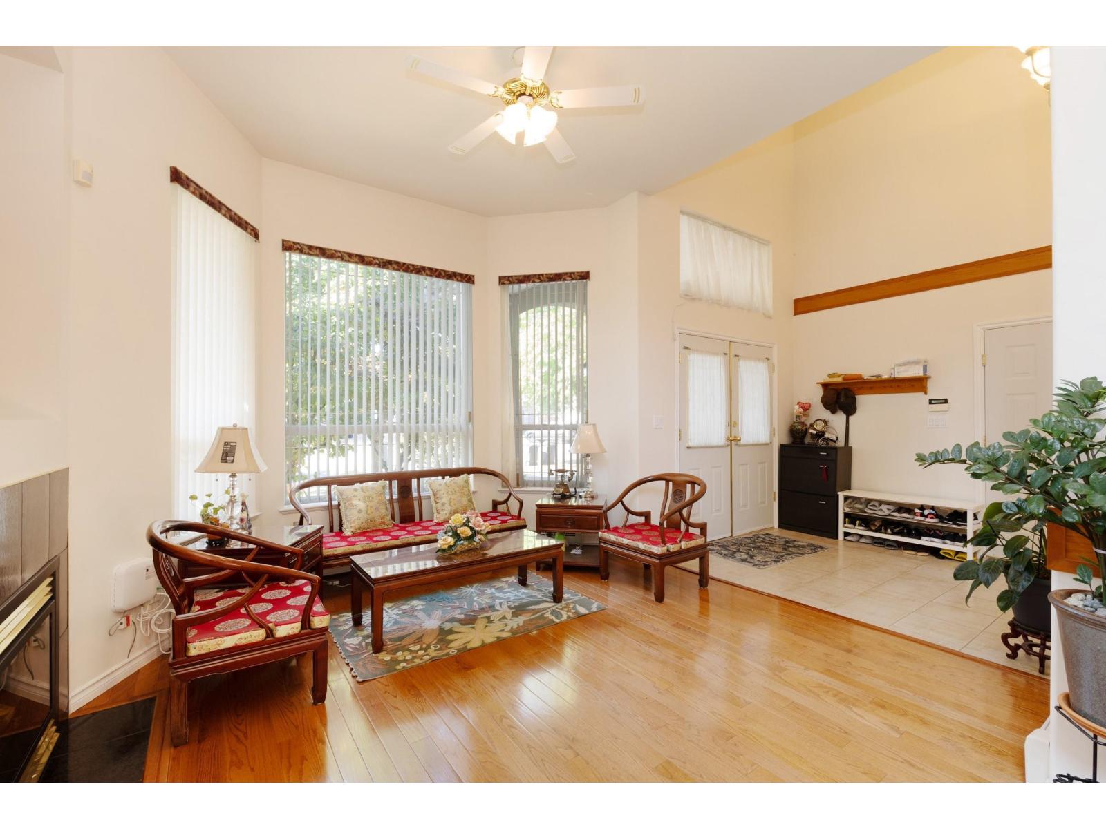 15898 99a Avenue, Surrey, British Columbia  V4N 2A7 - Photo 3 - R3162024