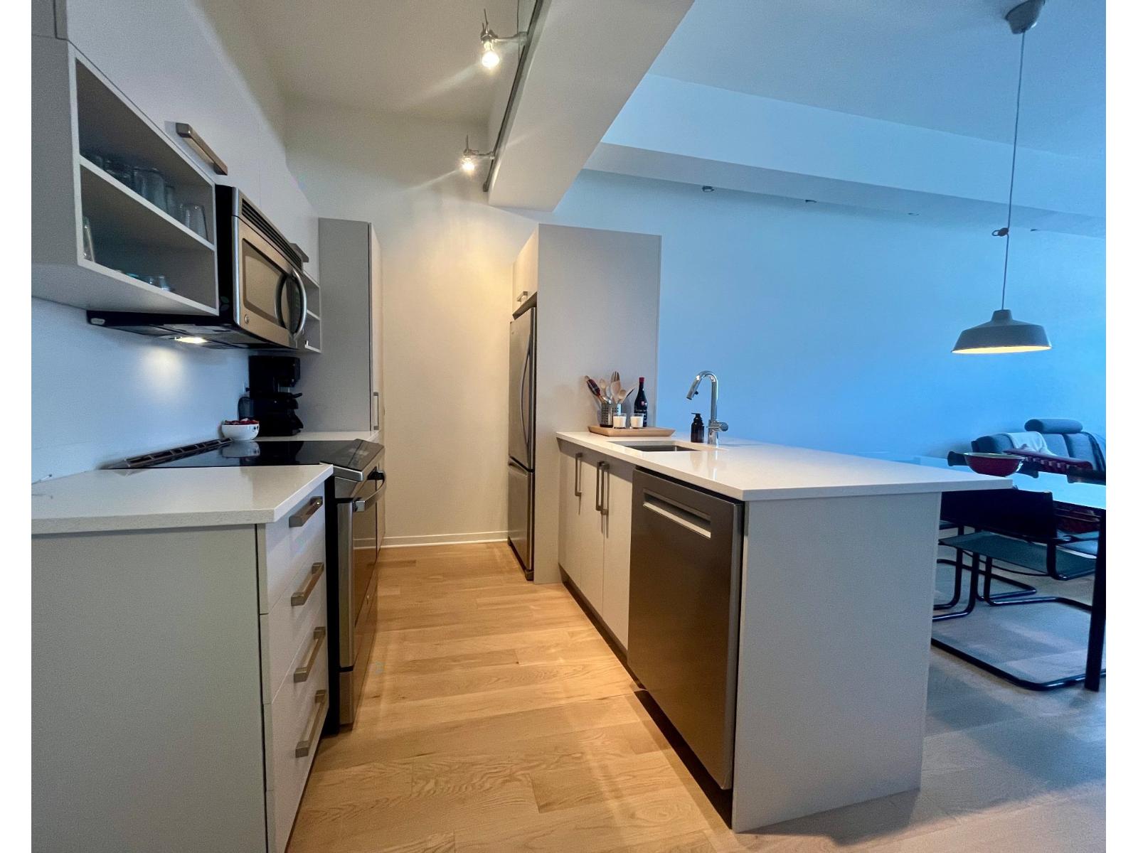 15 Rue St-Charles E.|#202 Longueuil (Le Vieux-Longueuil) Quebec Canada J4H1B1 5
