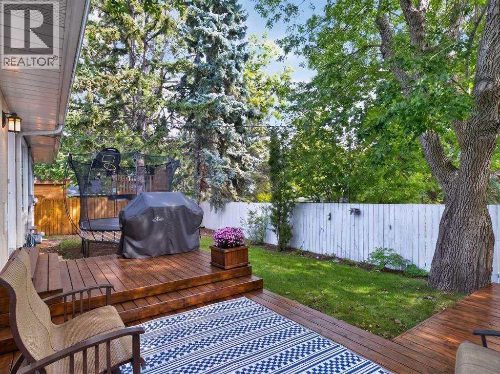 30 Wimbledon Drive SW, Calgary, Alberta  T3C 3J4 - Photo 42 - A2344068