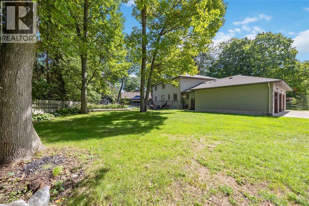 1876 Clarence Street, Sarnia, Ontario  N7X 1C8 - Photo 3 - 26022154