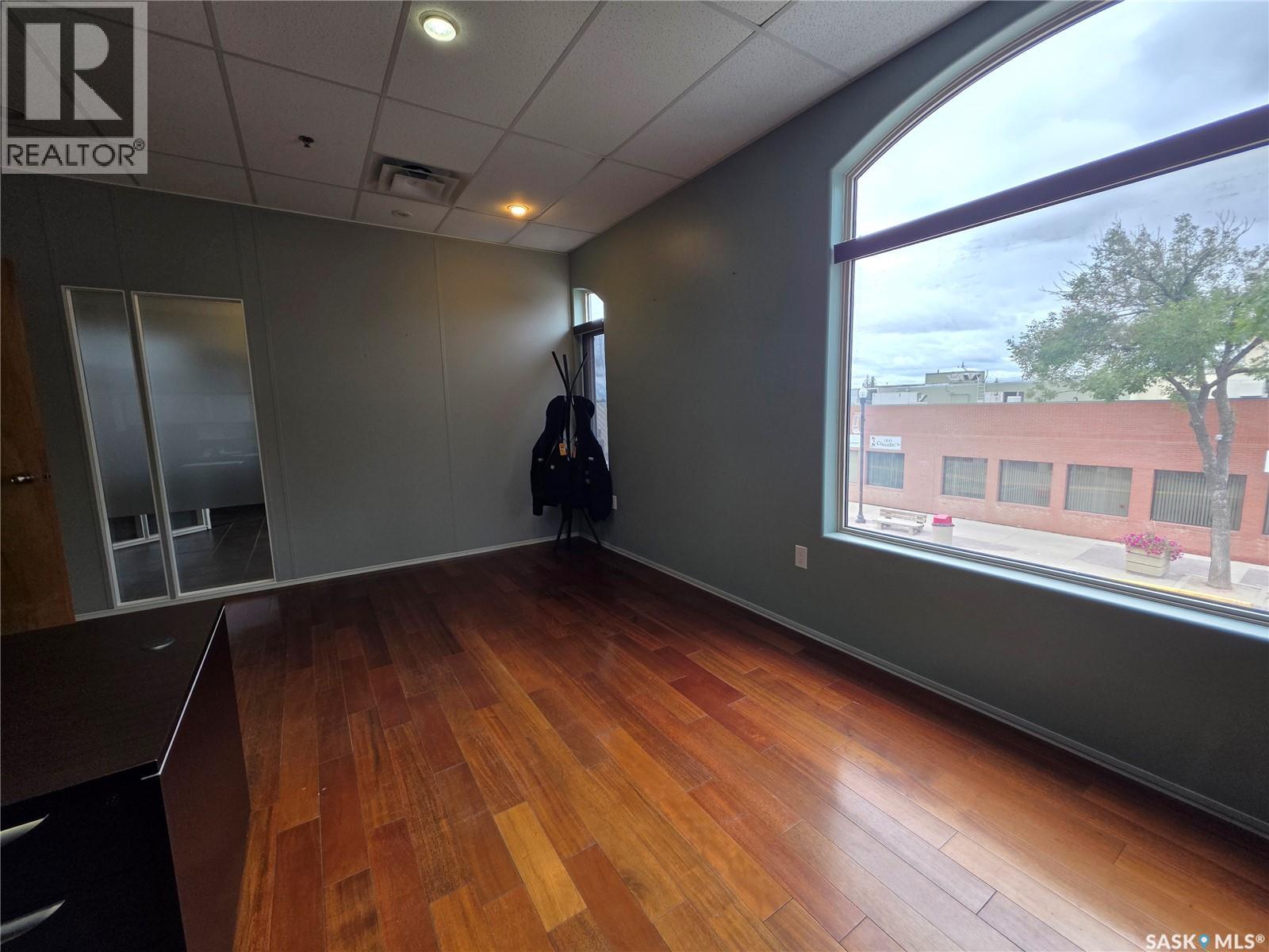 202 245 Central AVENUE N photo 11