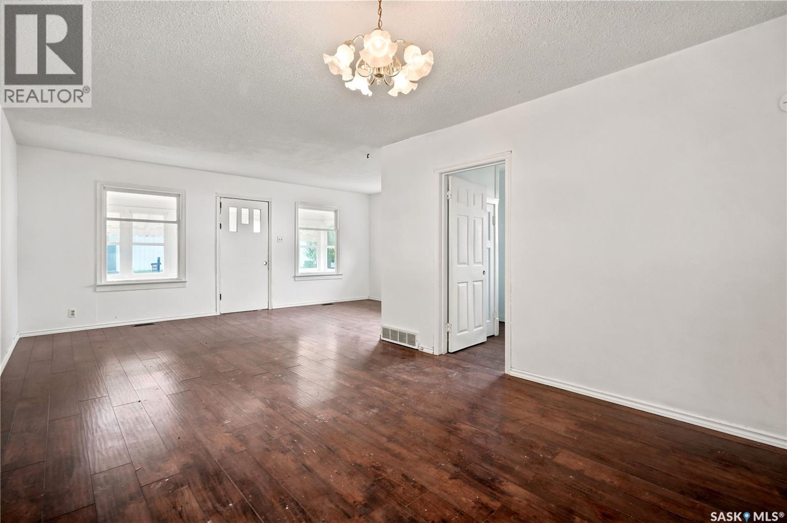 311 3rd Street, Chaplin, Saskatchewan  S0H 0V0 - Photo 7 - SK048278
