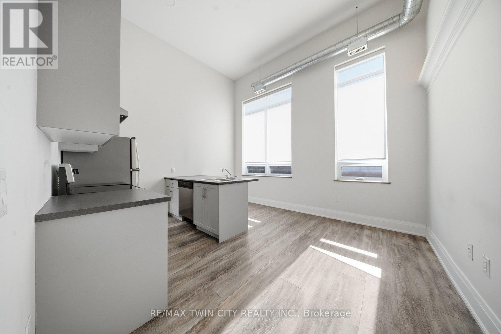303 - 11 Queen Street, Brantford, Ontario  N3T 3B2 - Photo 2 - X13774454