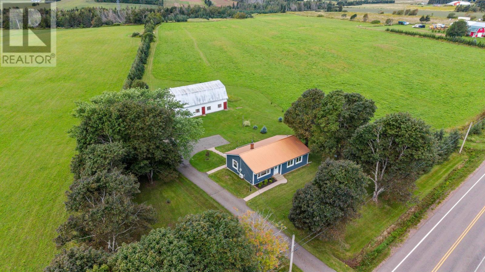 2095 North York River Rd, Warren Grove, Prince Edward Island  C0A 1H5 - Photo 2 - 202623107
