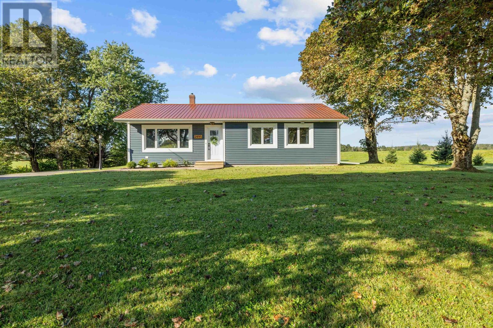 2095 North York River Rd, Warren Grove, Prince Edward Island  C0A 1H5 - Photo 5 - 202623107
