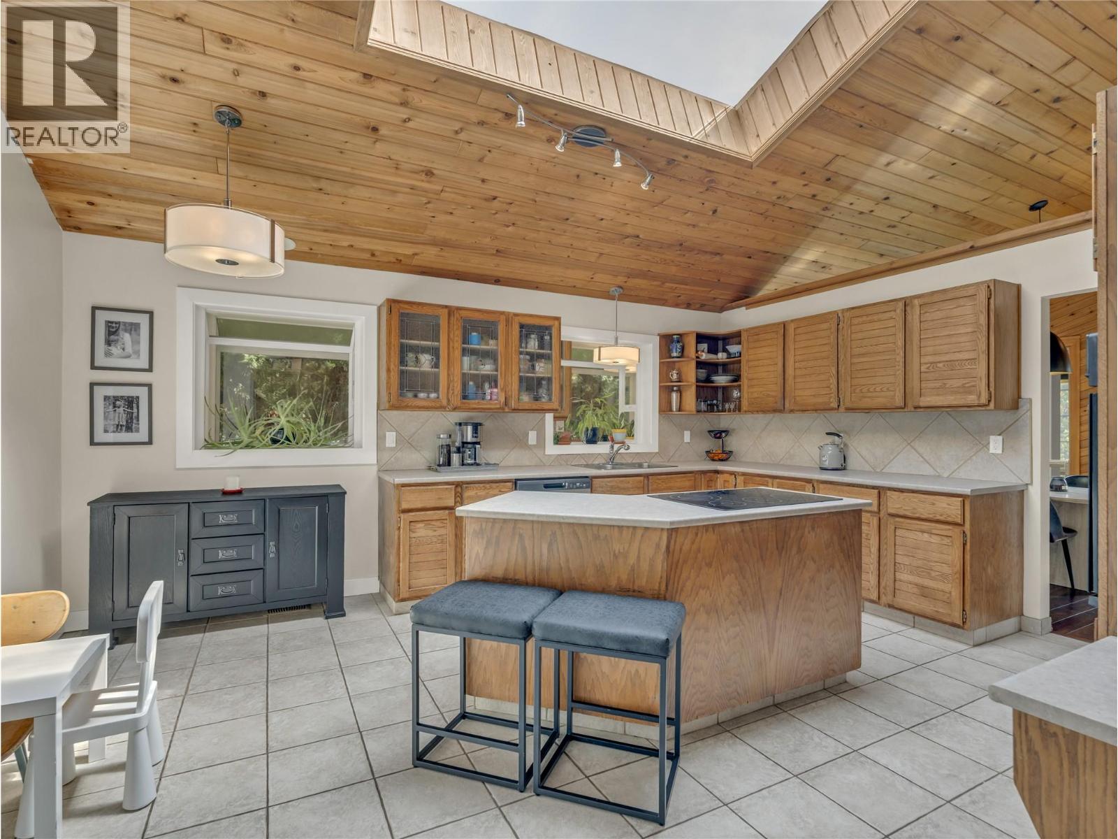 157 ADAMS Crescent Penticton Photo 9