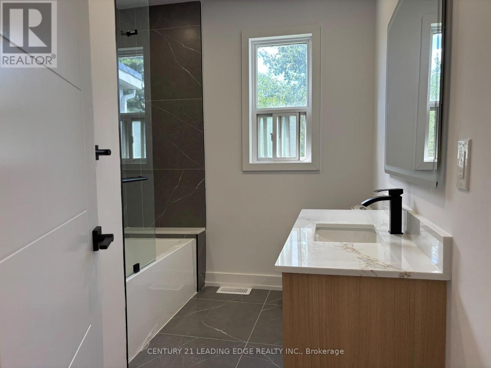 2190 Breezy Brae Drive, Mississauga, Ontario L4Y 1N5 - Photo 10 - W13773834