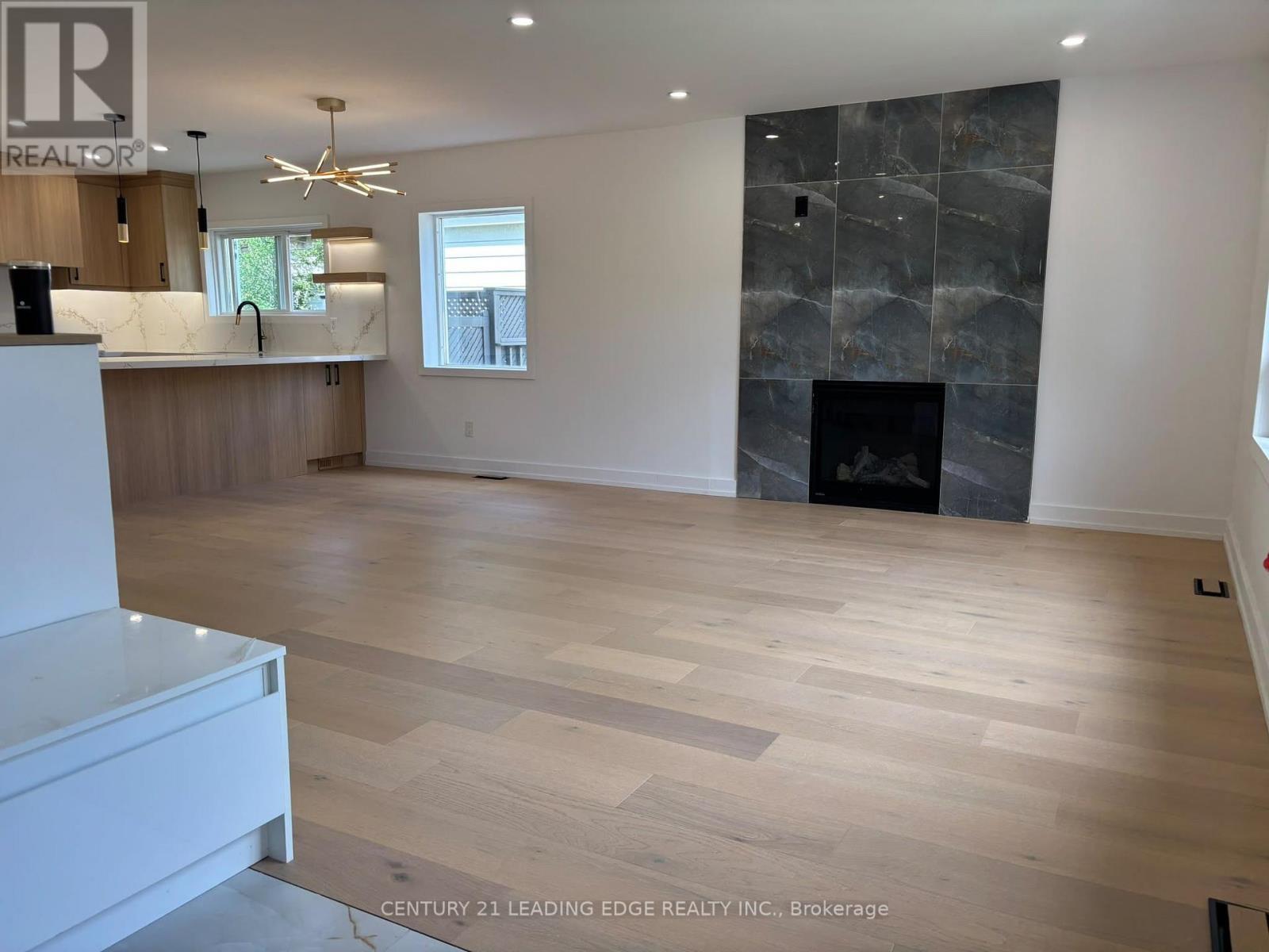 2190 Breezy Brae Drive, Mississauga, Ontario L4Y 1N5 - Photo 2 - W13773834