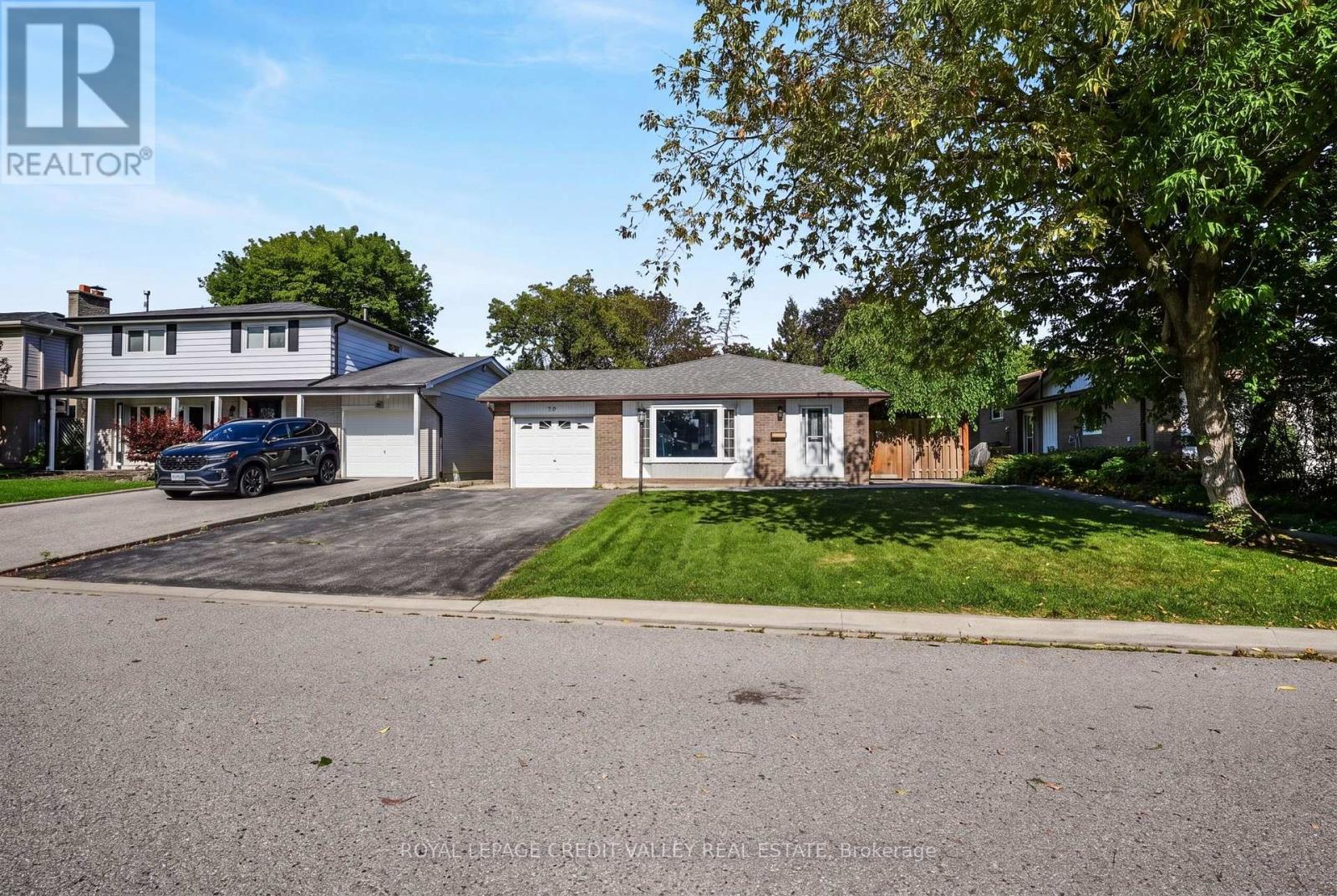 16 Lockton Crescent, Brampton, Ontario  L6W 1C3 - Photo 2 - W13774560