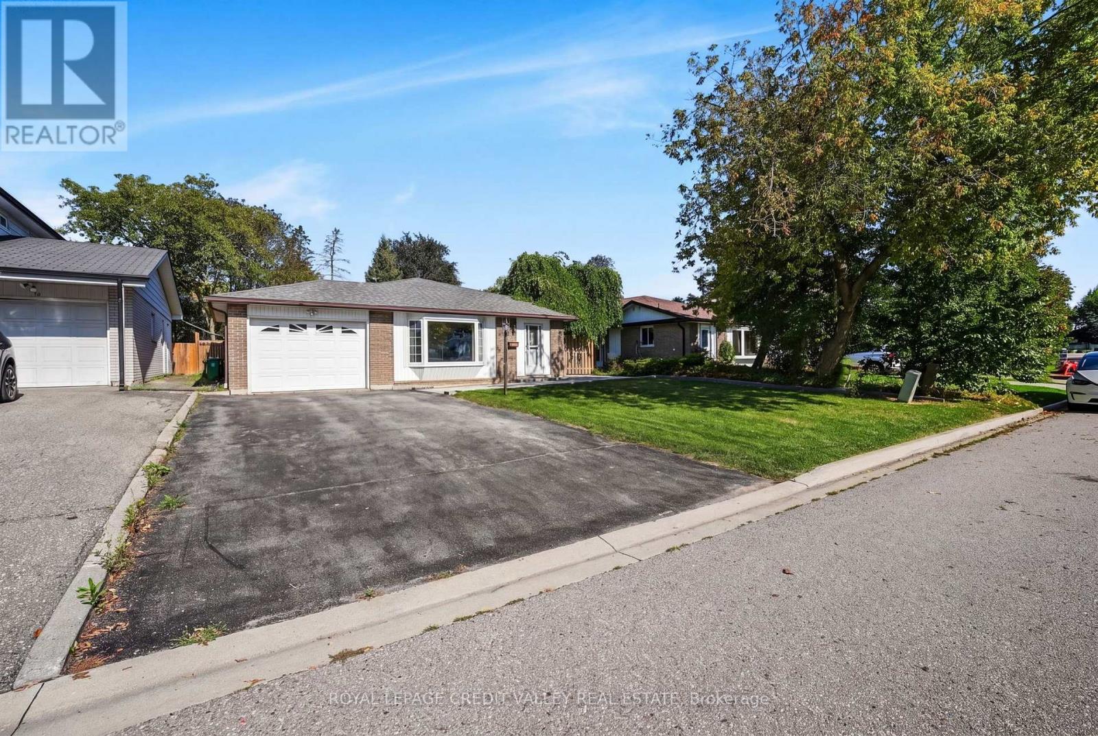 16 Lockton Crescent, Brampton, Ontario  L6W 1C3 - Photo 3 - W13774560