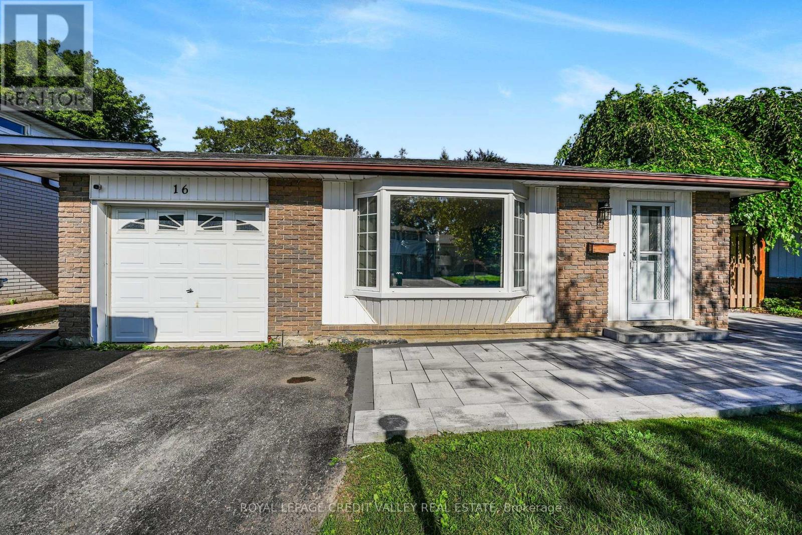 16 Lockton Crescent, Brampton, Ontario  L6W 1C3 - Photo 4 - W13774560