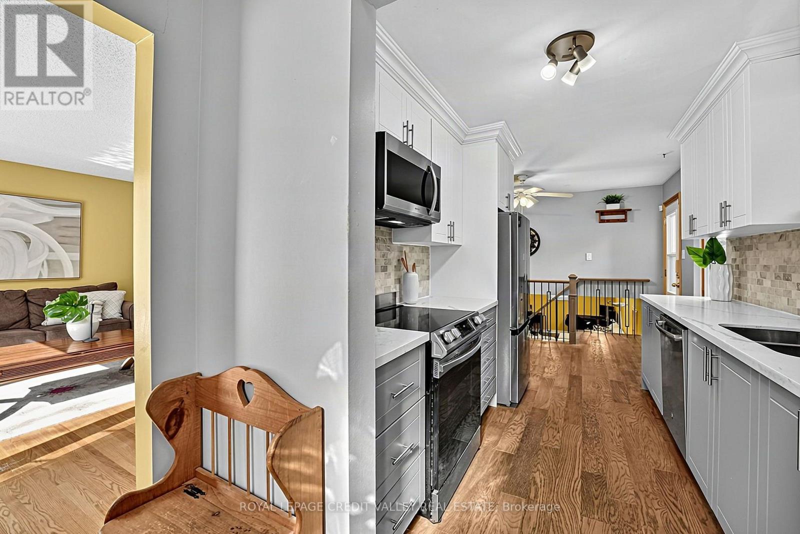 16 Lockton Crescent, Brampton, Ontario  L6W 1C3 - Photo 5 - W13774560