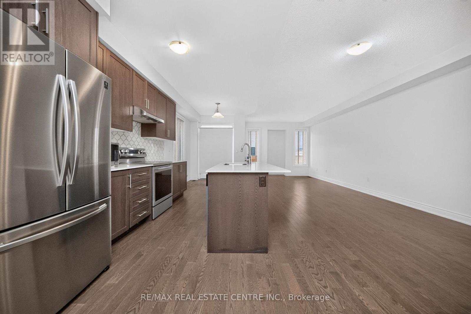8 Banner Elk Street, Brampton, Ontario  L6Y 6J6 - Photo 3 - W13774576