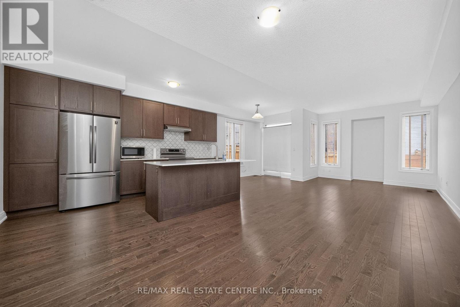 8 Banner Elk Street, Brampton, Ontario  L6Y 6J6 - Photo 4 - W13774576