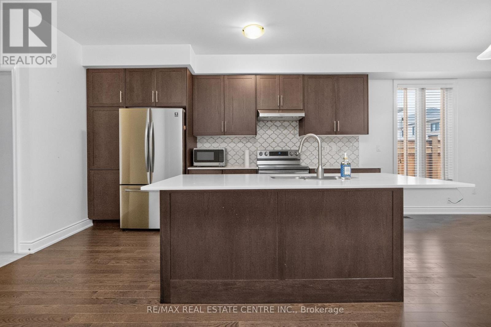 8 Banner Elk Street, Brampton, Ontario  L6Y 6J6 - Photo 5 - W13774576
