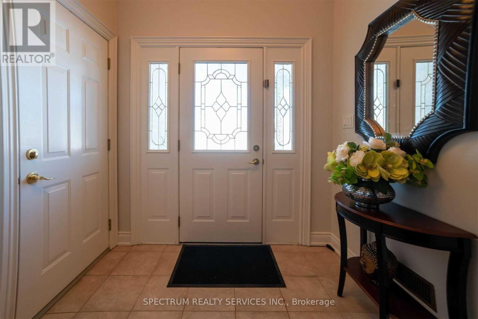 8112 Beaver Glen Drive, Niagara Falls, Ontario  L2H 3K5 - Photo 2 - X13774482