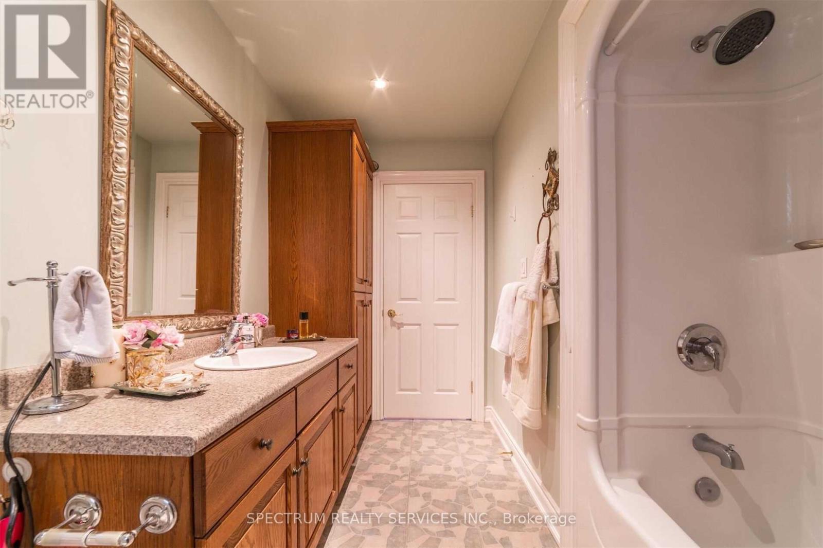 8112 Beaver Glen Drive, Niagara Falls, Ontario  L2H 3K5 - Photo 28 - X13774482
