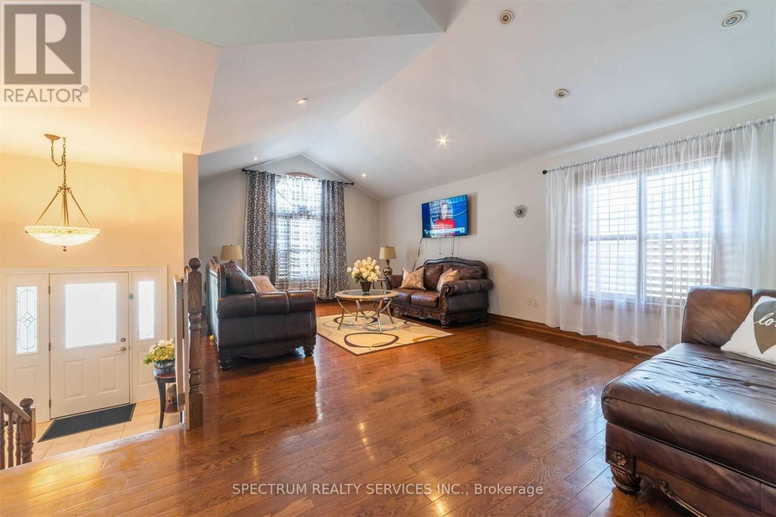 8112 Beaver Glen Drive, Niagara Falls, Ontario  L2H 3K5 - Photo 5 - X13774482