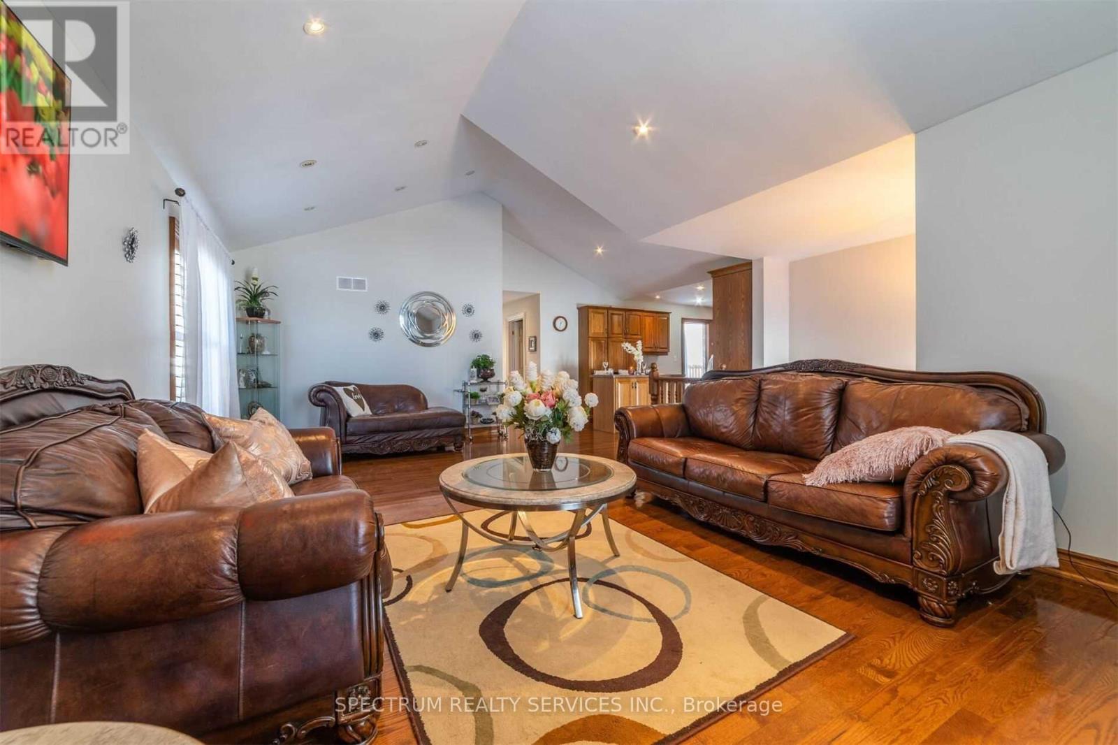 8112 Beaver Glen Drive, Niagara Falls, Ontario  L2H 3K5 - Photo 9 - X13774482