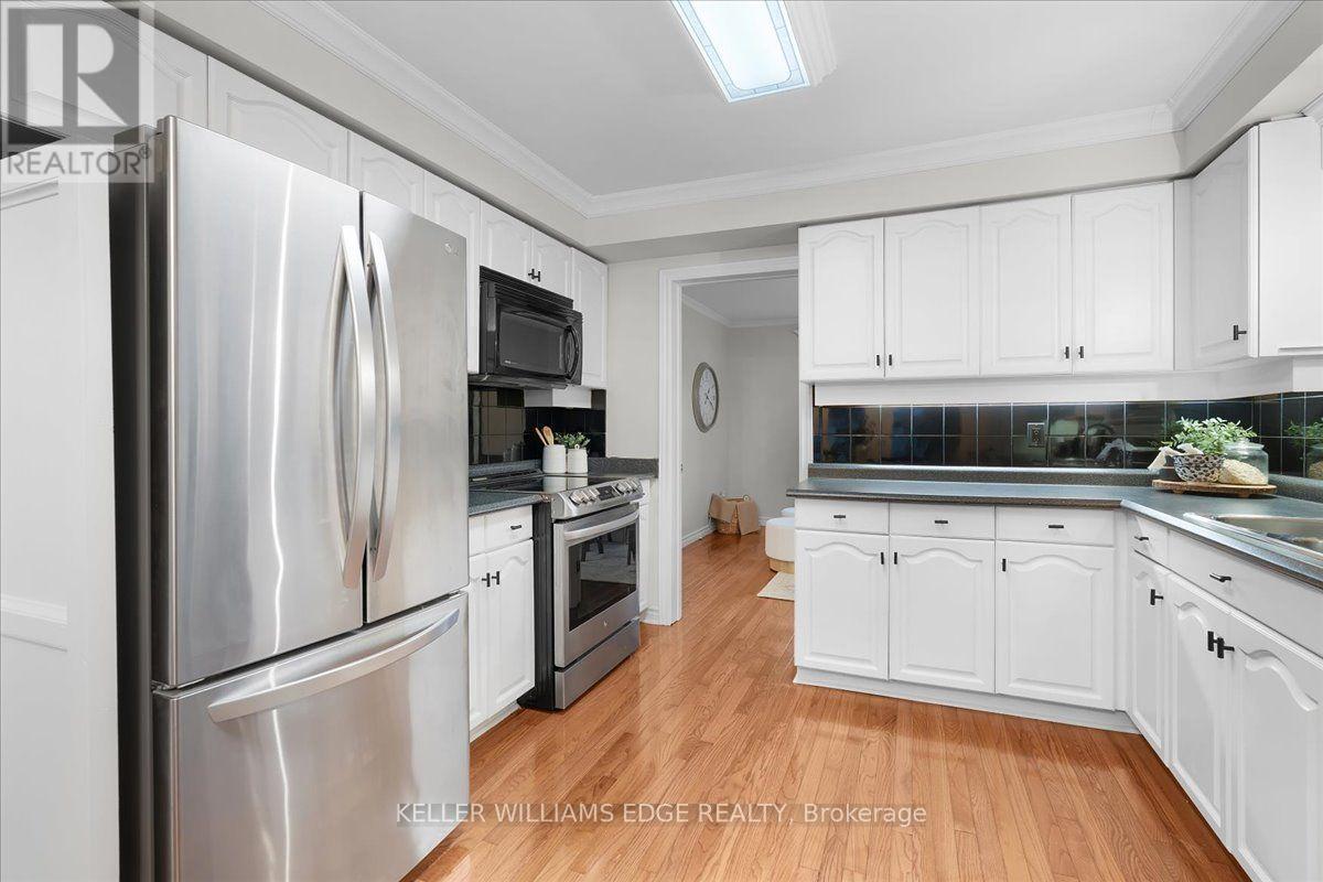 37 Bourbon Court, Hamilton, Ontario  L9B 2E9 - Photo 10 - X13774514