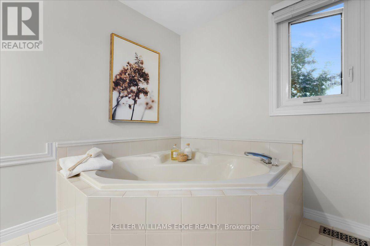 37 Bourbon Court, Hamilton, Ontario  L9B 2E9 - Photo 34 - X13774514