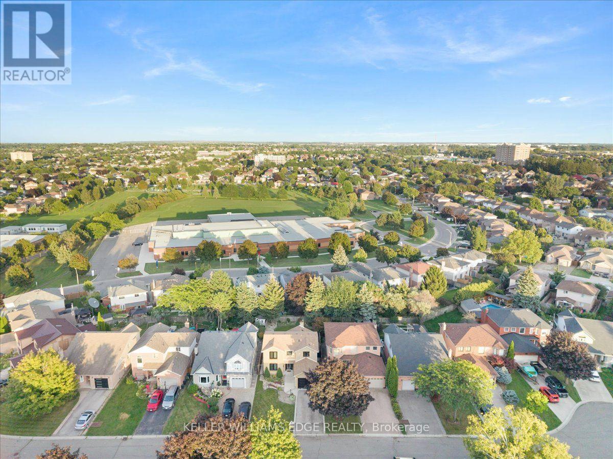 37 Bourbon Court, Hamilton, Ontario  L9B 2E9 - Photo 41 - X13774514