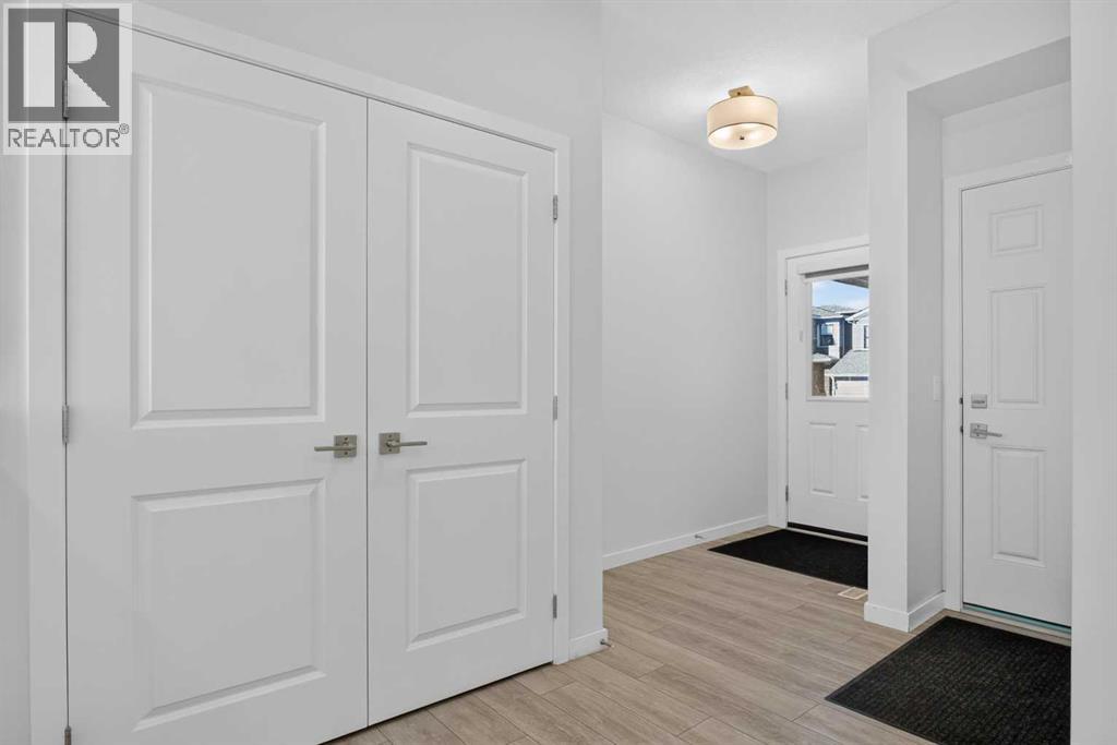 274 Lucas Place Nw, Calgary, Alberta  T2P 2E4 - Photo 3 - A2327141