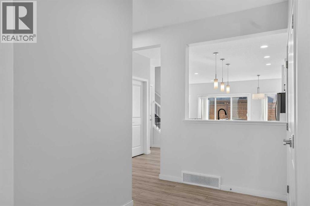 274 Lucas Place Nw, Calgary, Alberta  T2P 2E4 - Photo 4 - A2327141