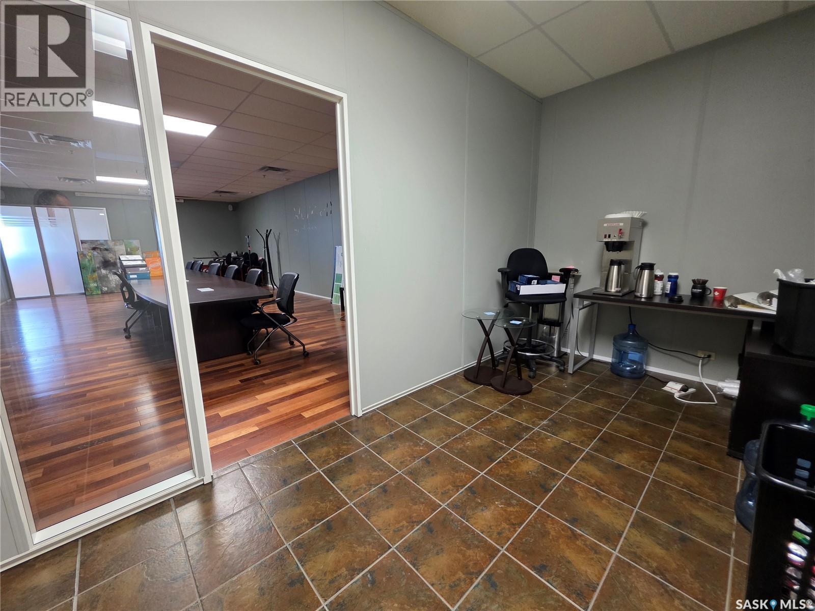 205 245 Central AVENUE N photo 8